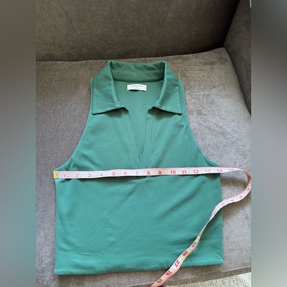 Aritzia Babaton Emerald Kelly Green V-neck Collared Tank Top Size Medium - Picture 7 of 8
